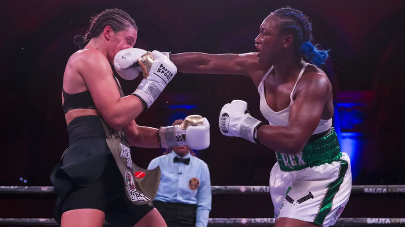 Fotografija: Claressa Shields (desno) je dobro zadevala Christino Hammer. FOTO: AFP