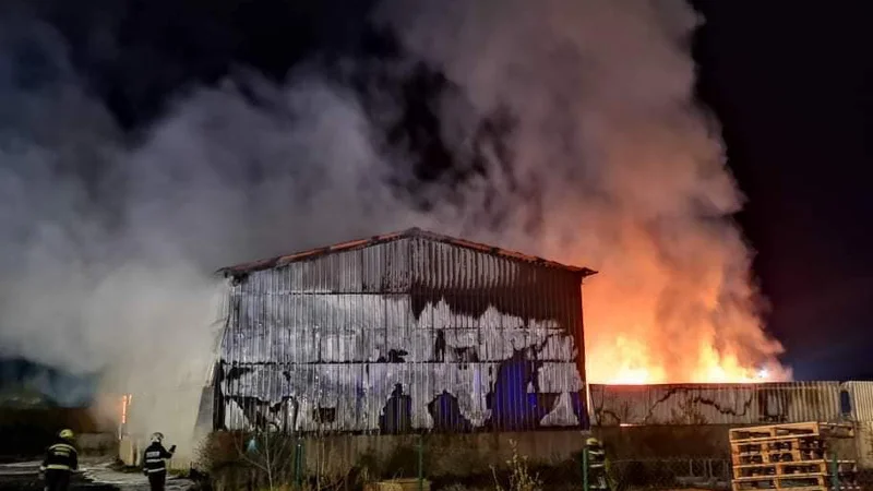 Fotografija: Vzrok za požar in škoda še nista znana. FOTO: PGD Benedikt