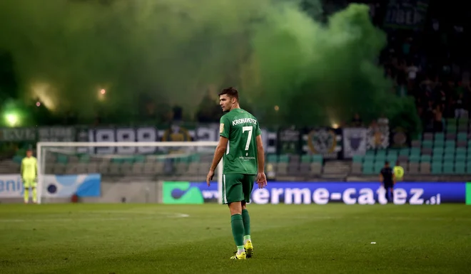 Rok Kronaveter je prispeval enega od dveh golov za Olimpijo. FOTO: Roman Šipić/delo