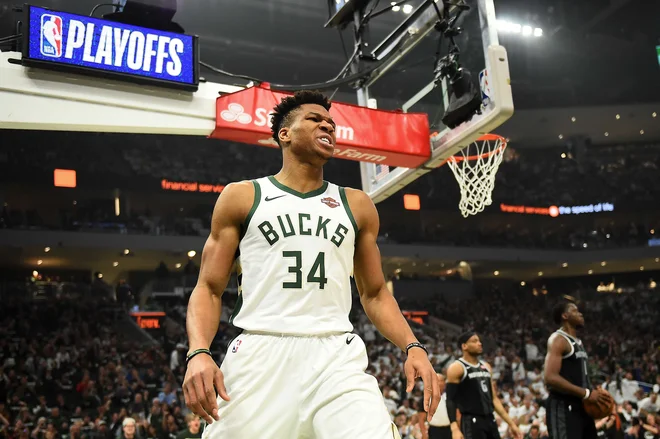 Giannis Antetokounmpo in Milwaukee Bucks so visoko odpravili Detroit. FOTO: AFP