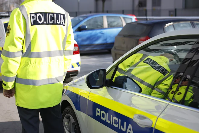Policija obravnava precej nenavaden primer. FOTO: Leon Vidic/Delo
