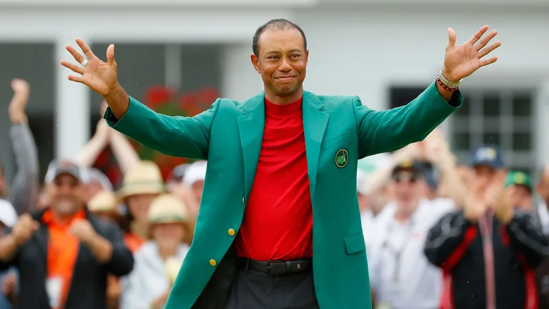 Fotografija: Pot do petega zelenega suknjiča je bila dolga in zahtevna. Večkrat se je zdelo, da je konec njegove ere, a je v Augusti Tiger Woods naposled poskrbel za izjemno športno zgodbo. Foto AFP