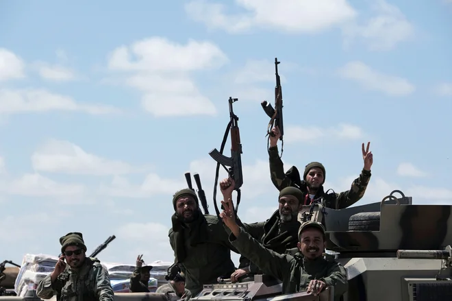 Haftar je naskok na Tripoli začel le nekaj dni pred napovedanim začetkom pogajanj o prihodnosti Libije. FOTO: Reuters