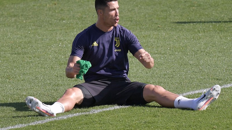 Fotografija: Cristiano Ronaldo je tudi med zadnjim treningom Juventusa vlival zmagovalno miselnost med soigralce. FOTO: AFP