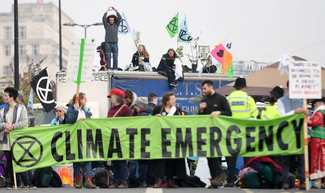 Organizacijo Extinction Rebellion je lani ustanovila skupina akademikov ter sodi med najhitreje rastoča okoljevarstvena gibanja. FOTO: Daniel Leal-olivas/Afp