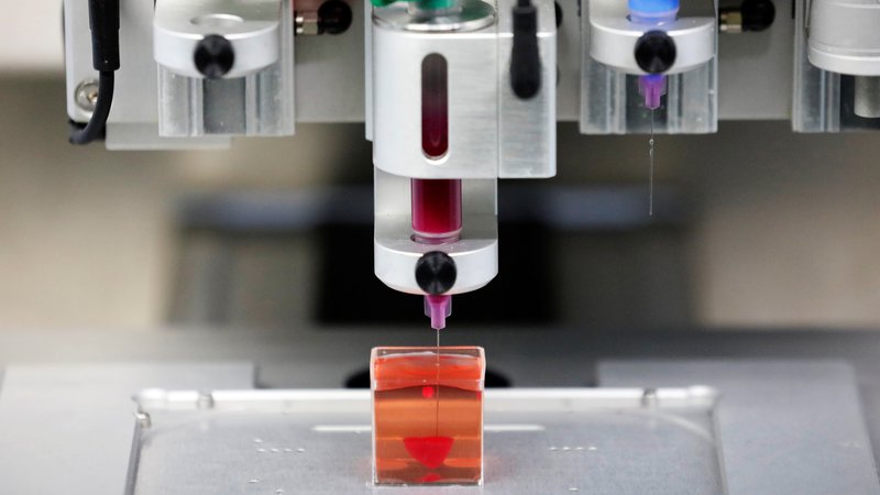 Fotografija: 3D printer med tiskanjem srca iz človeškega tkiva in celic. FOTO: Reuters