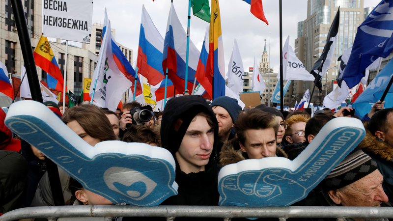 Fotografija: Nasprotniki zakona so zatrdili, da Rusija uvaja dodaten nadzor nad spletnim početjem državljanov. FOTO: Reuters