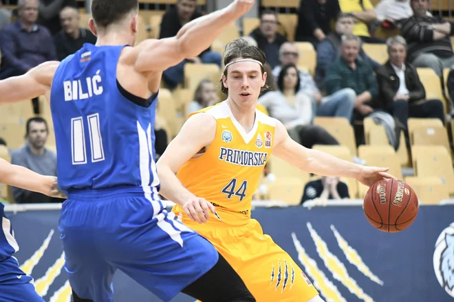 Luka Vončina je učinkovito izkoristil priložnost v dvorani Bonifika. FOTO: Sixt Primorska/Žiga Mikeli