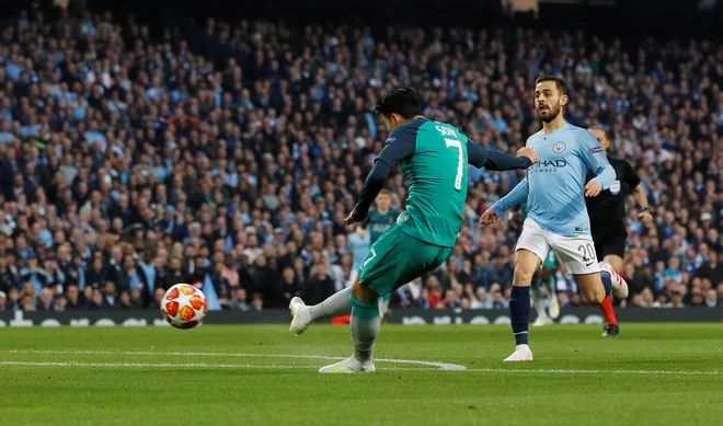 Heung-min Son je v treh minutah dvakrat zadel za Tottenham. FOTO: Reuters