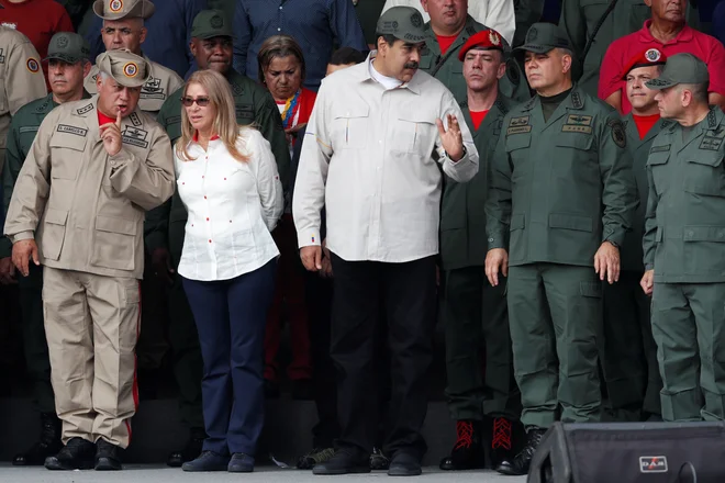Eden izmed možnih scenarijev, meni Benigno Alarcón, je menjava v vladi, če bodo nekateri akterji ocenili, da se je za obstanek na oblasti treba odreči Maduru. Foto: Carlos Garcia Rawlins/Reuters