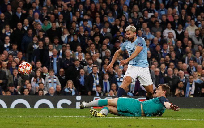 Četrti zadetek Sergia Agüera ni bil dovolj za napredovanje Manchester Cityja. FOTO: Reuters
