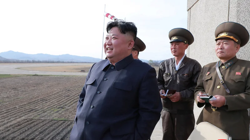 Fotografija: Kim Džong Un je nadzoroval testiranje novega orožja. FOTO: KCNA/Reuters