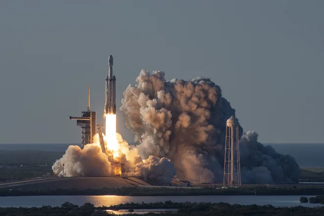 Falcon heavy bo na naslednjem poletu imel zanimiv tovor. FOTO: SpaceX