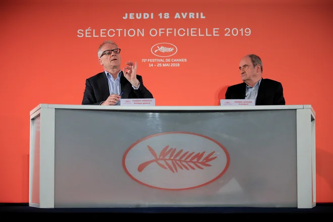 Umetniški direktor Thierry Fremaux in predsednik Cannes filmskega festivala Pierre Lescure sta na novinarski konferenci v Parizu razkrila uradni program. Foto Gonzalo Fuentes Reuters