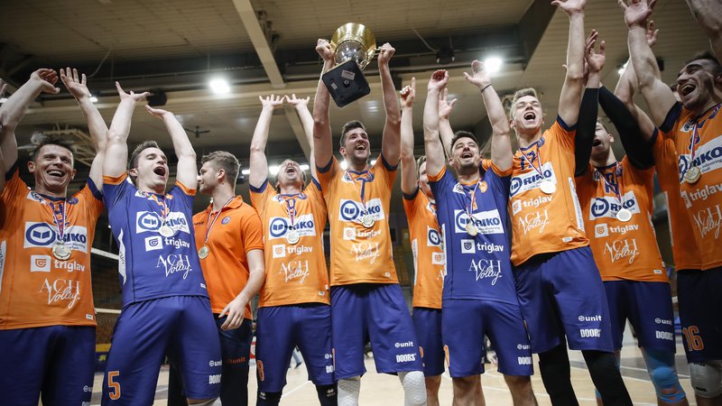 Fotografija: Odbojkarji ACH Volleyja so osvojili že 16. naslov državnih prvakov. FOTO Uroš Hočevar