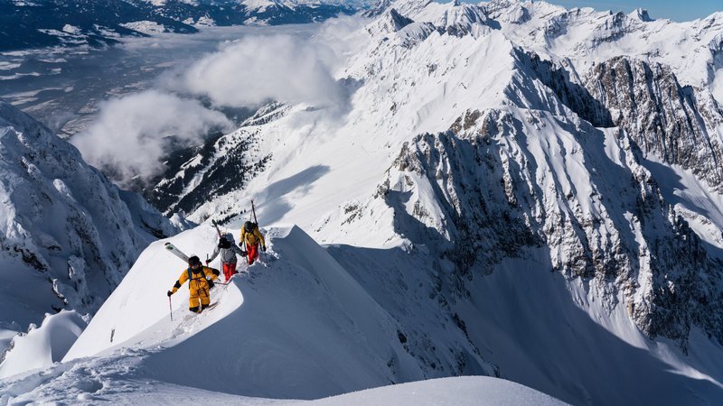Fotografija: Sožalje zaradi tragične izgube treh odličnih alpinistov so izrazili številni njihovi kolegi z vsega sveta. FOTO: Christian Pondella 