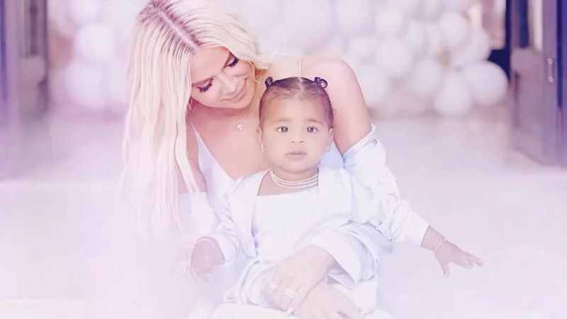 Fotografija: Khloé Kardashian s svojo hčerko True na praznovanju prvega rojstnega dneva. FOTO: Khloé Kardashian/instagram
