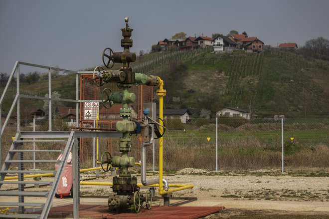 Okoljevarstveniki očitajo ARSO, da je kršila uredbo Seveso tudi pri izdaji OVD za rafinerijo v Petišovcih.  FOTO Voranc Vogel