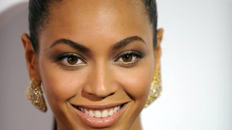 Fotografija: Beyoncé je prva temnopolta ženska, ki je stopila na festivalski oder v najbolj elitnem terminu. FOTO: Gabriel Bouys/ AFP