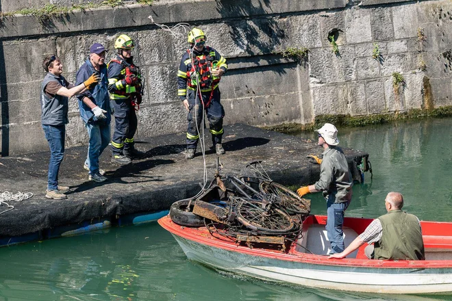 To je bila že 28. čistilna akcija Ljubljanice. FOTO: Milan Tomažin