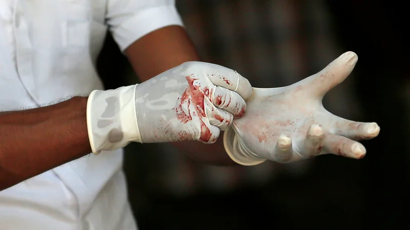 Fotografija: Napad na cerkve na Šrilanki je eden najhujših terorističnih napadov v zadnjih nekaj letih. FOTO: Dinuka Liyanawatte Reuters