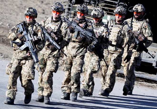 Čedalje več očitkov leti tudi na nemško vojsko, ki da je neučinkovita in slabo pripravljena. Foto Reuters