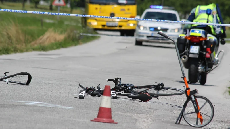 Fotografija: Kolesarji veljajo za ene najranljivejših udeležencev v prometu (simbolična fotografija). FOTO: Špela Ankele/Delo