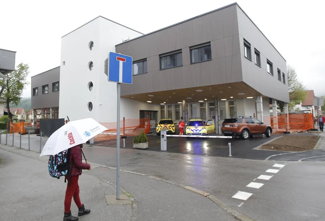 Vrhniška nujna medicinska pomoč je že urejena po pravilih bodočega satelitskega urgentnega centra. FOTO Mavric Pivk/Delo