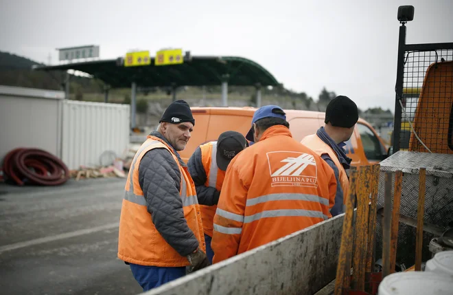 Med najpogostejšimi poklici delovnih migrantov so gradbinci in zidarji. Foto Blaž Samec