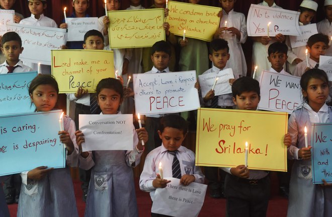 V samomorilskih napadih na Šrilanki je umrlo najmanj 45 otrok FOTO: AFP
