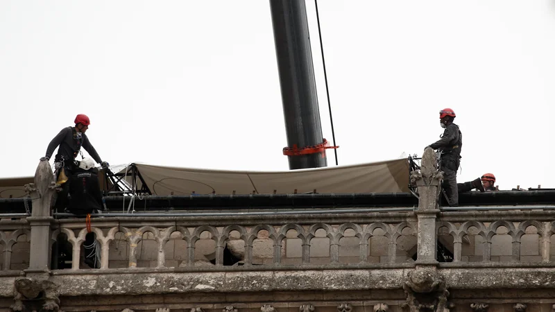 Fotografija: Notre Dame, ki je po mnenju mnogih simbol Pariza in Francije, je od leta 1991 pa je uvrščena tudi na Unescov seznam kulturne dediščine. FOTO: Benoit Tessier Reuters