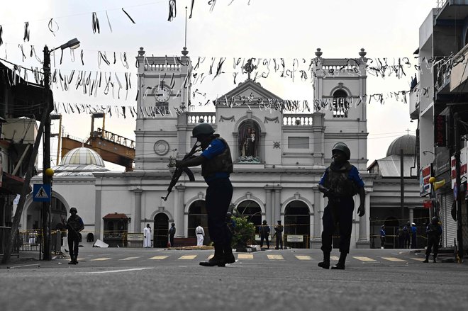 Strokovnjaki opozarjajo, da so bili nedeljski napadi načrtovani do podrobnosti. FOTO: Jewel Samad/AFP
