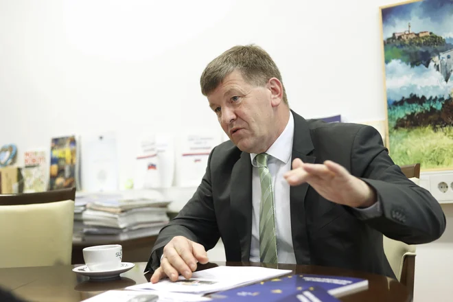 &raquo;Priznati si moramo, da nam EU zagotavlja mir, zaradi česar je nastala, in tudi blagostanje,&laquo; trdi Franc Bogovič. Foto Leon Vidic