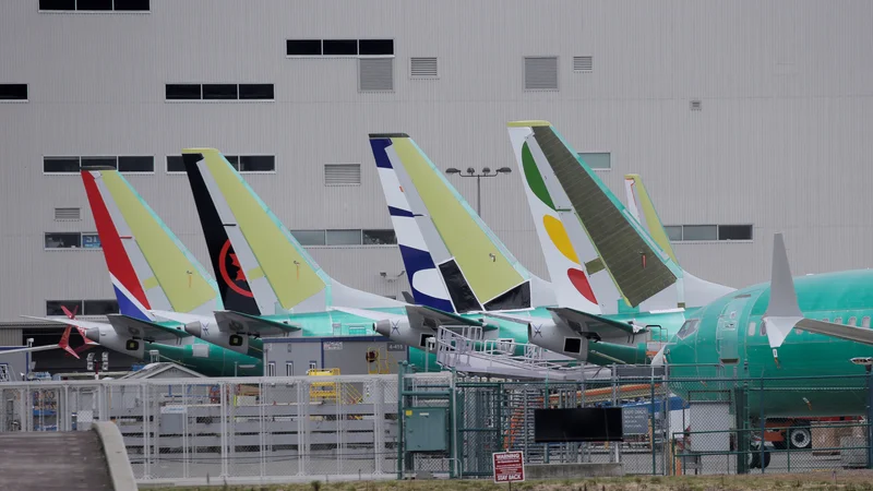 Fotografija: Na Boeingovem tovarniškem dvorišču se kopičijo nedostavljena letala 737 Max. Foto David Ryder Reuters