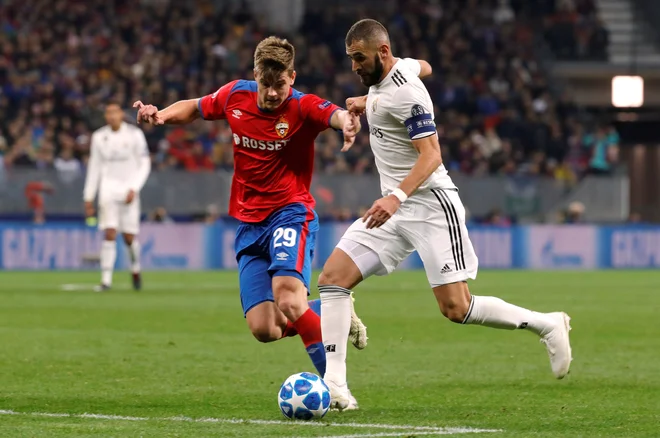 Jaka Bijol (levo) je maturiral na Gimnaziji Šiška. Zdaj se dokazuje pri ruskem velikanu CSKA Moskva. Na fotografiji ob zmagi proti Real Madridu. FOTO: Reuters