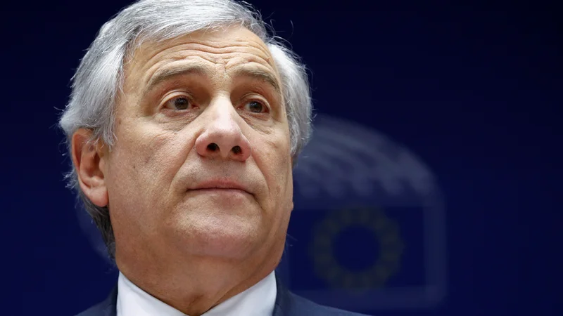 Fotografija: Antonio Tajani je februarja sprejel komisarkino povabilo, nato pa si je premislil. FOTO: Reuters