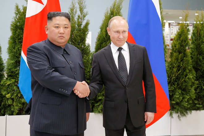 To je njuno prvo srečanje. FOTO: Aleksander Zemljaničenko/Reuters