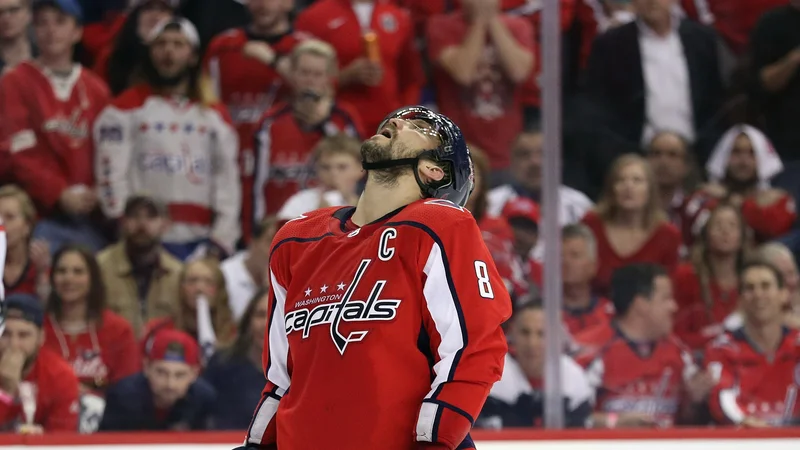 Fotografija: Aleksandr Ovečkin ni skrival razočaranja. Washington Capitals je porazila Carolina Hurricanes. FOTO: AFP