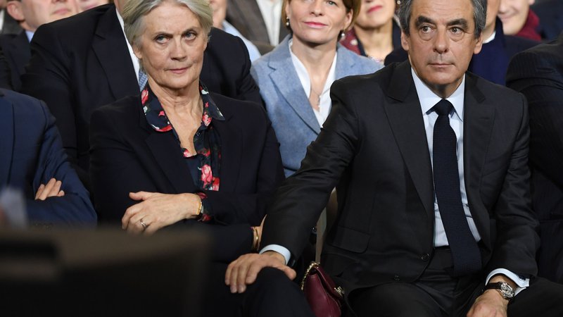 Fotografija: Francoski politik je soprogi in sinovoma izpačal več sto tisoč evrov državnih sredstev za delo, ki ga morda niso nikoli opravljali. FOTO: Eric Feferberg/AFP