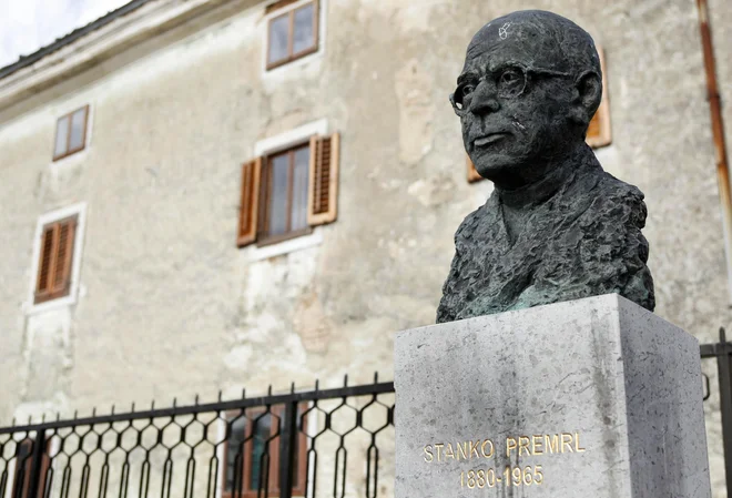 Razstava Zdravljica, ki gostuje v Podnanosu ob 50. obletnici smrti domačina, skladatelja Stanka Premrla, ki je uglasbil našo himno.&nbsp; Podnanos, 2015. Foto Mavric Pivk/Delo