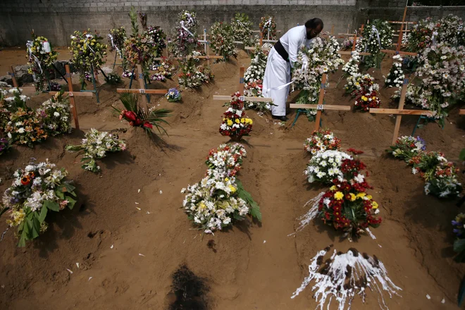 V napadih je bilo ubitih 359, ranjenih pa okoli 500 ljudi. FOTO: Athit Perawongmetha/Reuters