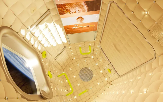 Ena od zasebnih družb za raziskovanje vesolja Axiom Space je najavila, da bo leta 2020 začela s prvimi turističnimi odpravami v vesolje. Philippe Starck je zanjo zasnoval interier bivalnega modula za habitation modul za Axiomovo vesoljsko postajo. Zamisli