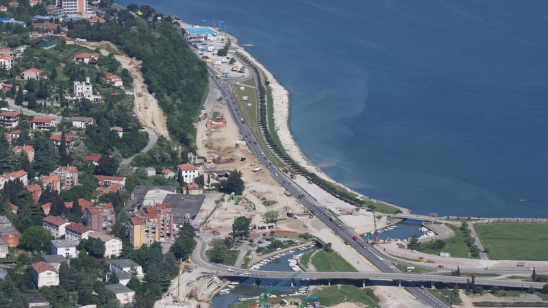 Fotografija: Obalo med Semedelo in Žusterno bodo predvidoma povečali.