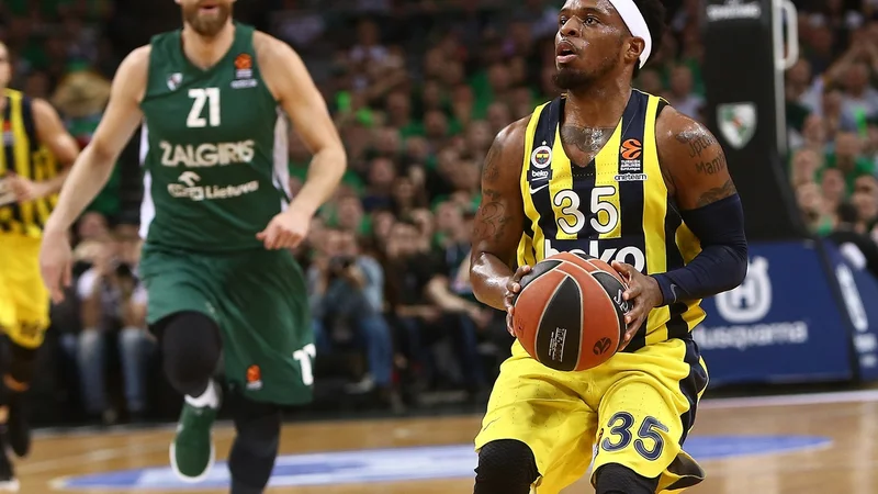 Fotografija: Američan Muhammed Ali je bil s 25 točkami najučinkovitejši v moštvu Fenerbahčeja in je ob metu 9:10 ter petih trojkah zgrešil le enega za dve točki. FOTO: eurolegaue.net