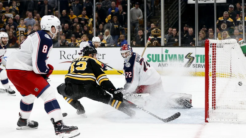 Fotografija: Charlie Coyle je bil znova junak Bostona, takole je dosegel odločilni zadetek na tekmi. FOTO: Reuters
