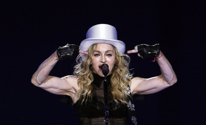 Madonna med koncertom v O2 areni v Londonu leta 2009. FOTO: Luke Macgregor/Reuters