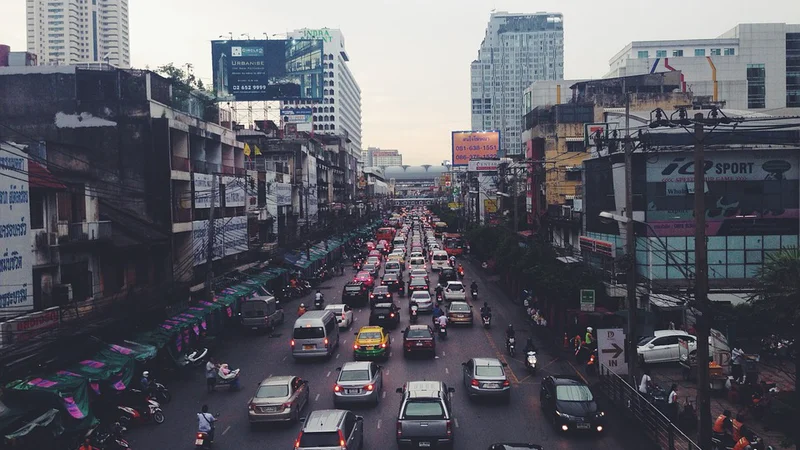 Fotografija: V želji po več električnih avtomobilih je novo mobilnost začel snovati tudi Nepal. Električne avtomobile uvažajo iz Indije. Foto: Pixabay