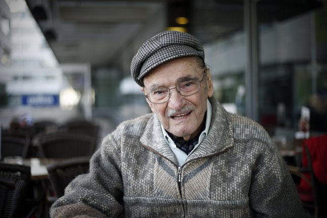 Tovarišu Francu Severju - Franti želim vse najboljše ob njegovem 96. rojstnem dnevu. FOTO Blaž Samec