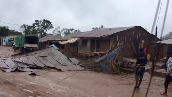 Ciklon je uničil ali poškodoval okoli 3300 hiš, 18.000 ljudi se je zateklo v začasna bivališča. FOTO: Social Media Solidarmed