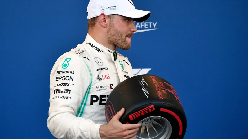 Fotografija: Valtteri Bottas bo štartal iz prvega mesta. FOTO: AFP